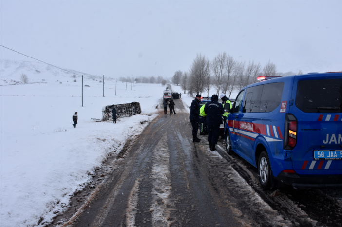 okul-servisi-sarampole-devrildi-cok-sayida-ekip-sevk-edildi