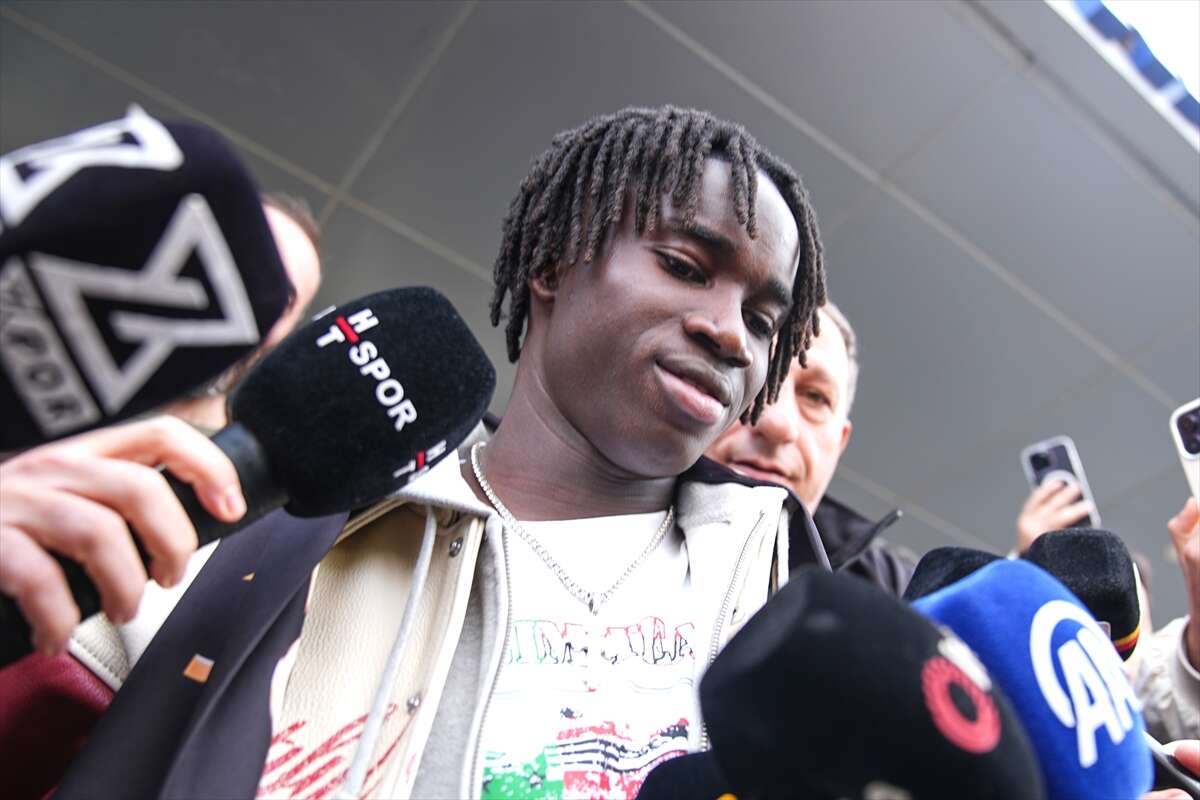 galatasarayin-18-yasindaki-yeni-transferi-renato-nhaga-istanbulda