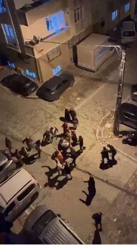 komsu-dehseti-evi-basip-hamile-kadini-dovduler-1-kisi-bicaklandi