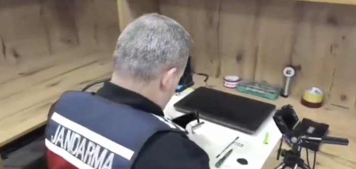 konya-dahil-15-ilde-siber-dolandiricilik-operasyonu-90-kisi-yakalandi