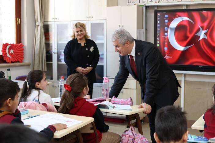 konya-valisi-akindan-meram-niyaz-usta-ilkokuluna-ziyaret