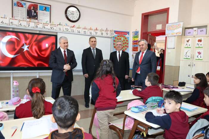 konya-valisi-akindan-meram-niyaz-usta-ilkokuluna-ziyaret