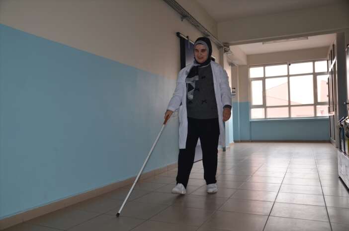 mukaddes-ogretmen-karanligini-konyada-notalarla-aydinlatti