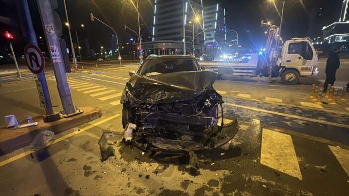 ambulans-kaza-yapti-3u-saglik-calisani-5-yarali-var