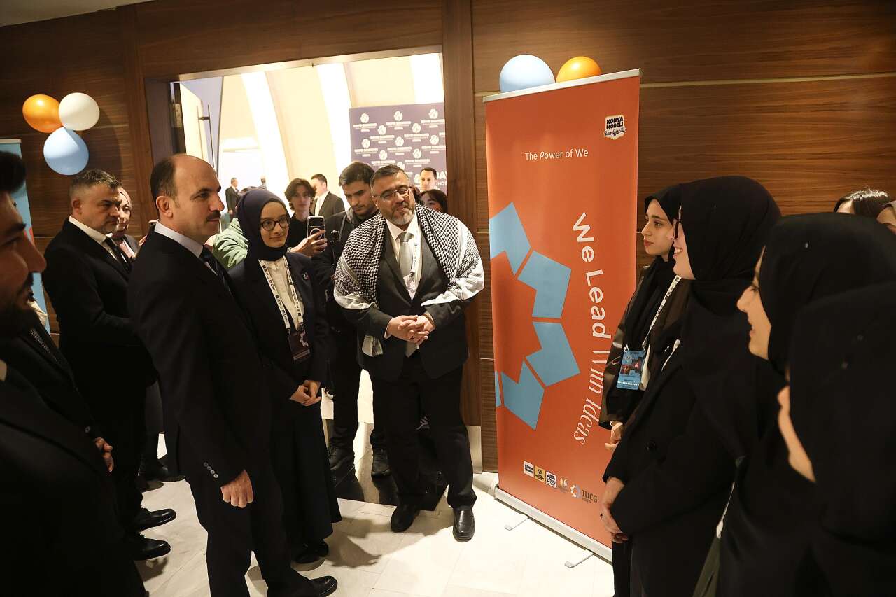 baskan-altay-uluslararasi-konferansta-ogrencilere-seslendi