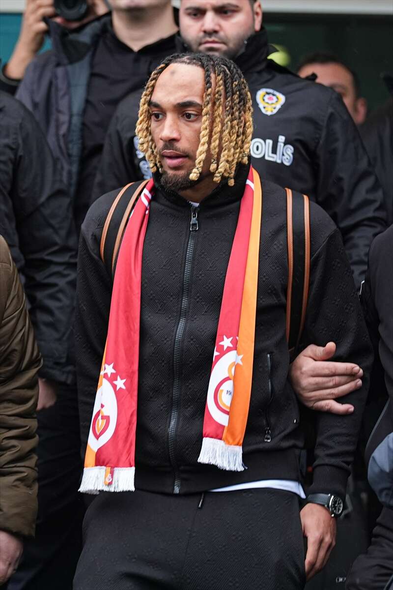 fransiz-yildiz-galatasarayda-ikinci-donemi-icin-sehre-geldi