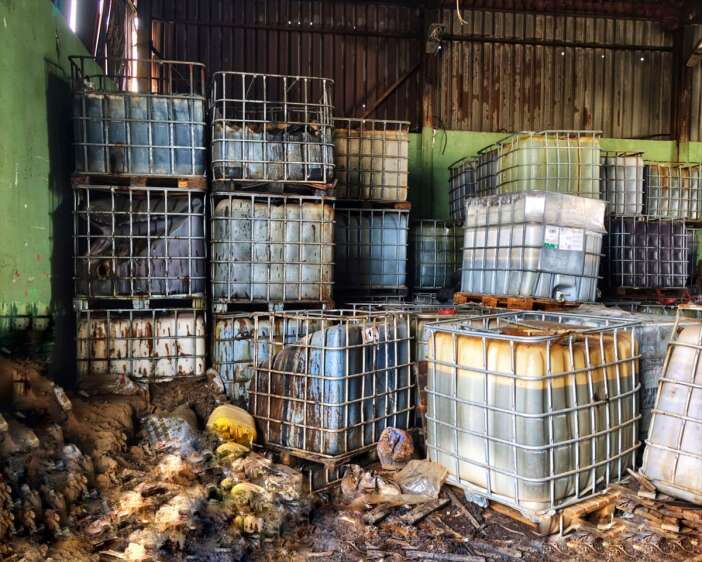 geri-donusum-fabrikasina-kacak-akaryakit-baskini