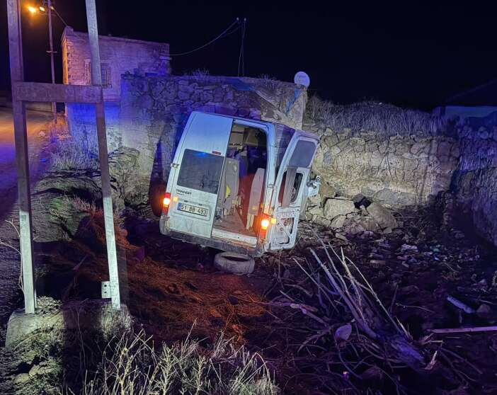 isci-servisi-kaza-yapti-2si-agir-14-yarali-var