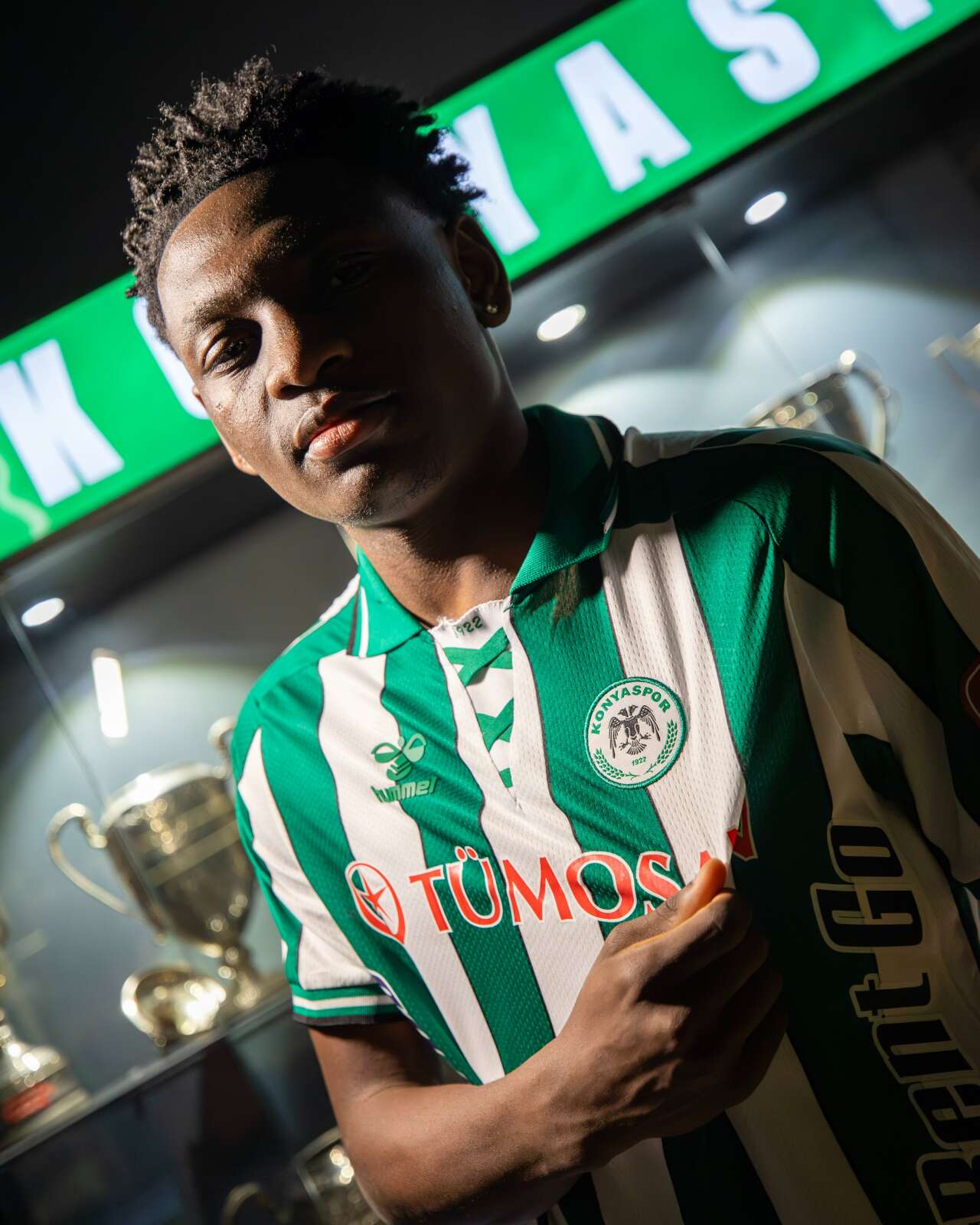 kazeem-olaigbe-resmen-konyasporda-imzalar-atildi