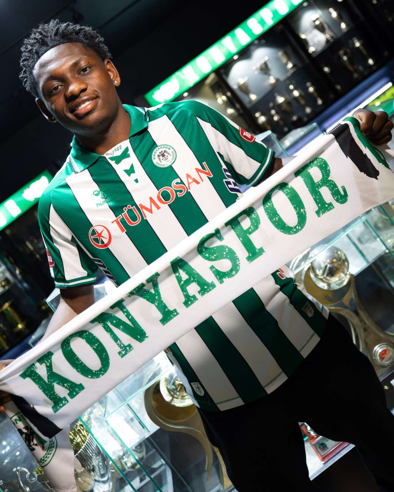 kazeem-olaigbe-resmen-konyasporda-imzalar-atildi