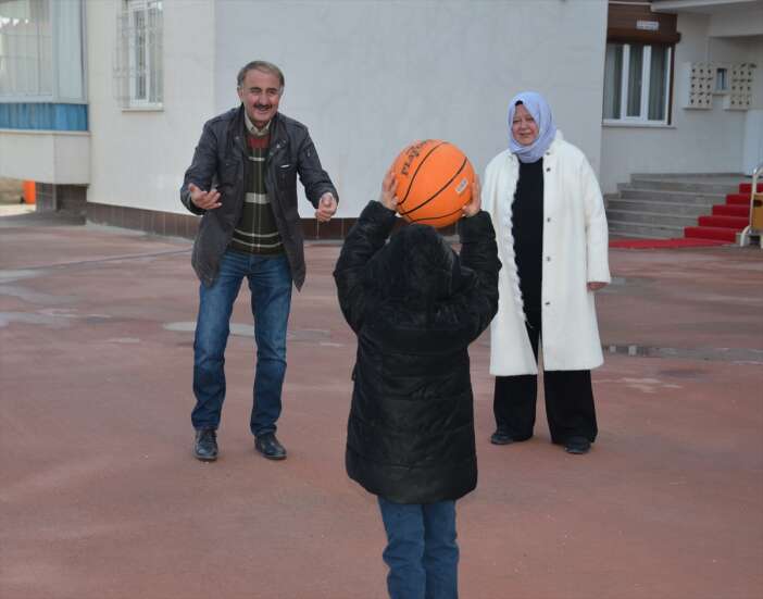 konyali-cift-evlat-sevgisini-durduramadi