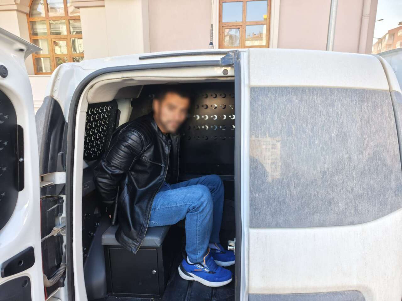 yer-konya-4-evi-soydu-montundaki-detay-yakalatti