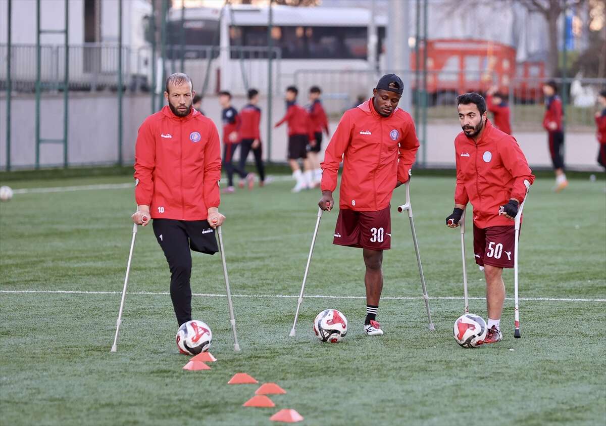 engel-tanimayan-bir-tutku-bacagini-kaybetti-futbolu-birakmadi-engel-tanimayan-bir-tutku-bacagini-kaybetti-futbolu-birakmadi