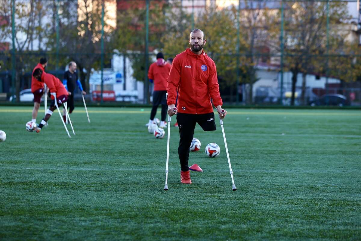 engel-tanimayan-bir-tutku-bacagini-kaybetti-futbolu-birakmadi