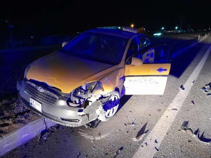 konya-karapinarda-tir-ile-ticari-taksi-carpisti-1-yarali-var