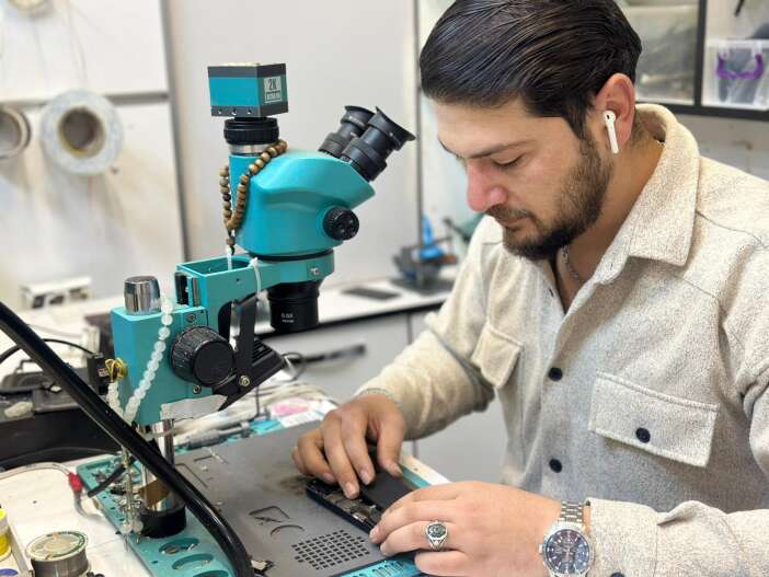 konyada-tamire-getirilen-telefon-bomba-gibi-patladi