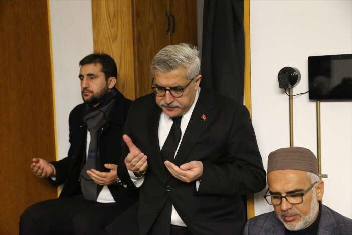 konyanin-ayaga-kaldirdigi-camide-depremin-yil-donumu-dualarla-anildi