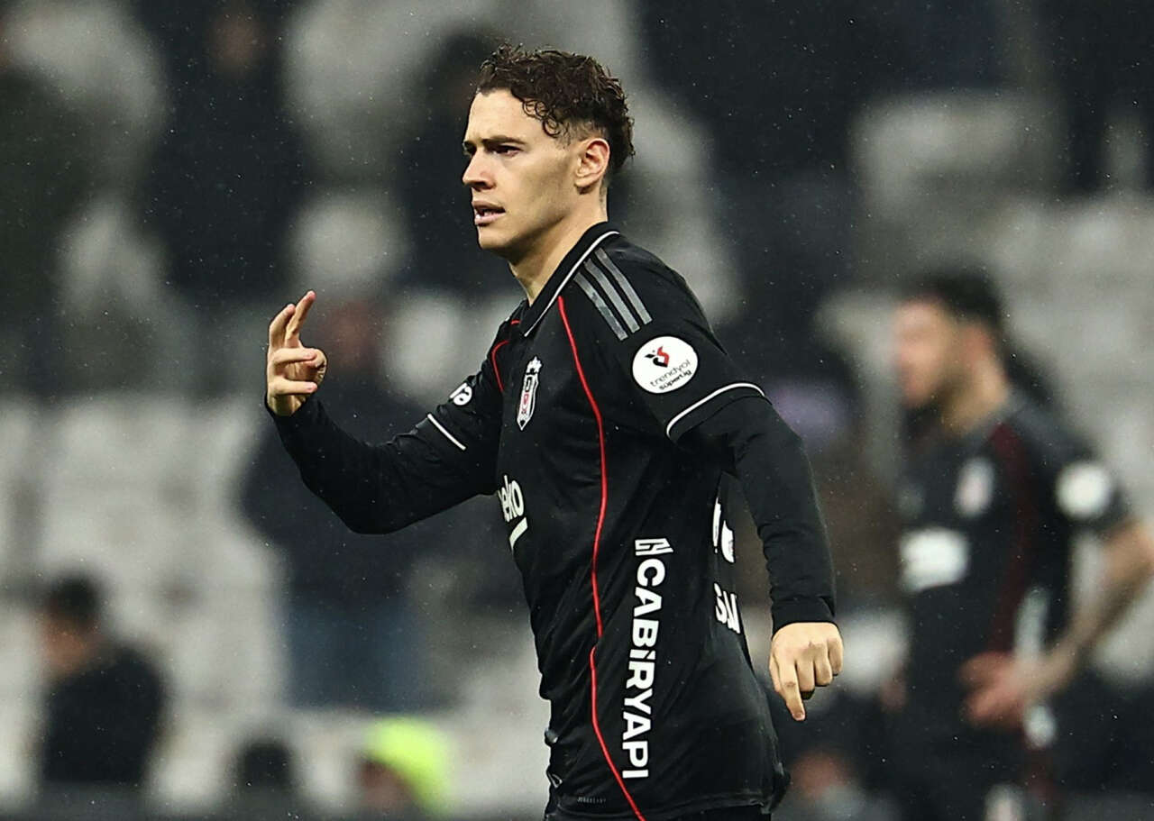 konyaspor-macinda-direkt-kirmizi-kart-goren-asllaniye-men-cezasi