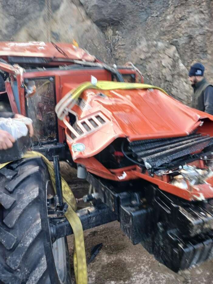 koy-muhtari-devrilen-traktorun-altinda-hayatini-kaybetti-artvin