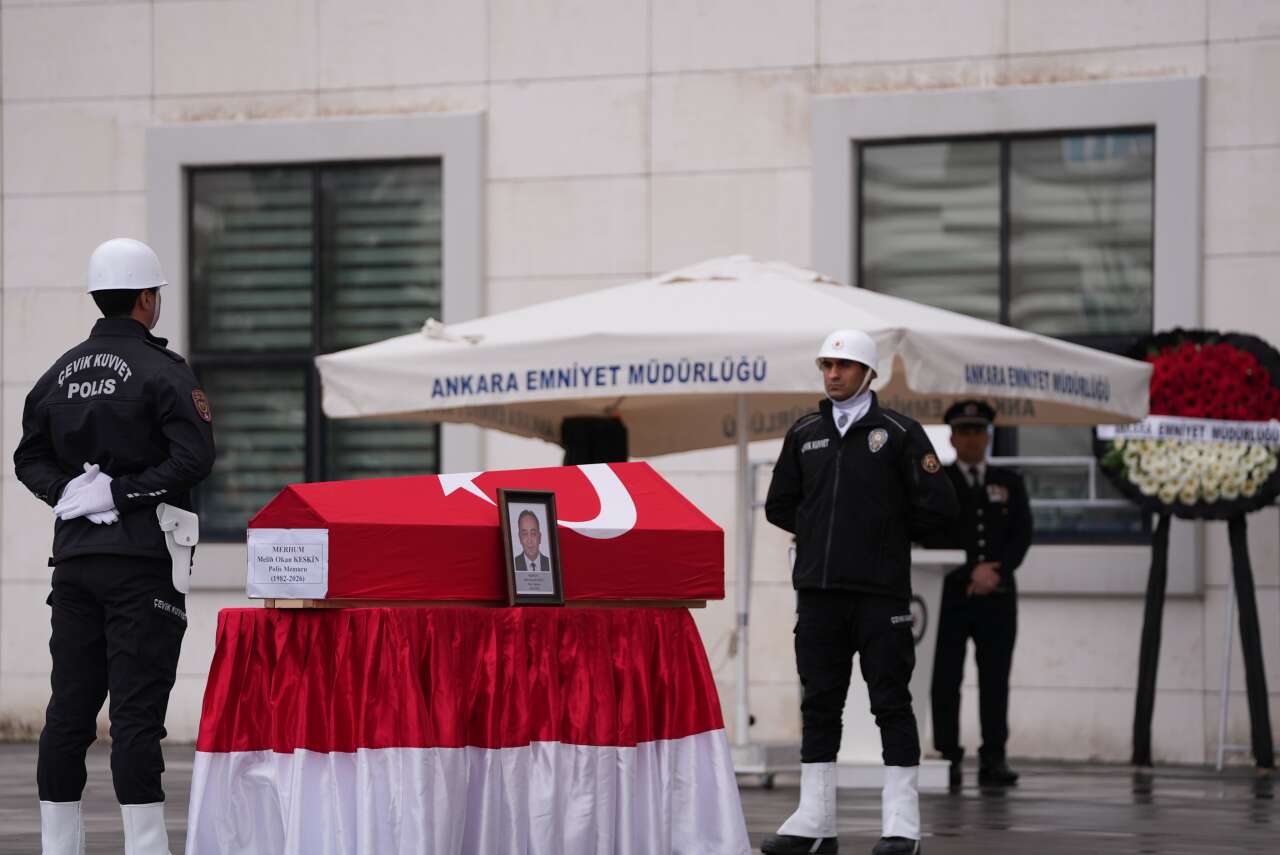 muayene-istasyonunda-kavga-polis-memurunu-doverek-oldurduler