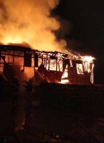 ahir-alevlere-teslim-oldu-bitisikteki-eve-de-sicradi