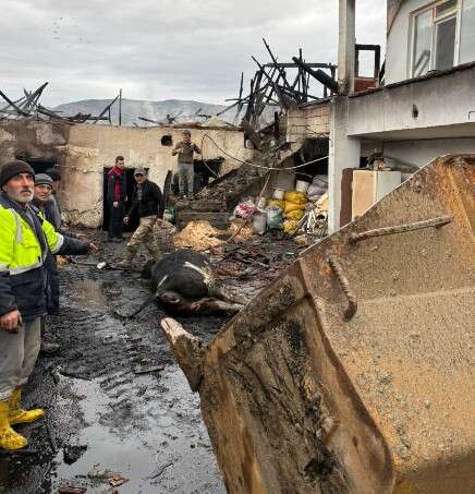 ahir-alevlere-teslim-oldu-bitisikteki-eve-de-sicradi