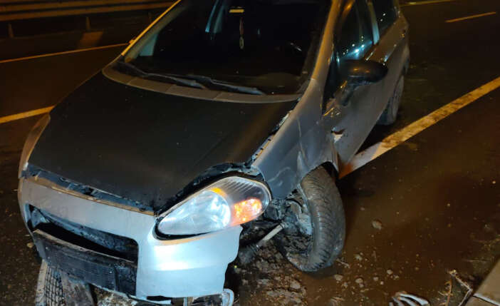 konya-yoluna-dusen-yatak-kazaya-neden-oldu-surucu-olumden-dondu-aksaray