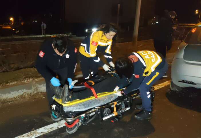 konya-yoluna-dusen-yatak-kazaya-neden-oldu-surucu-olumden-dondu-aksaray