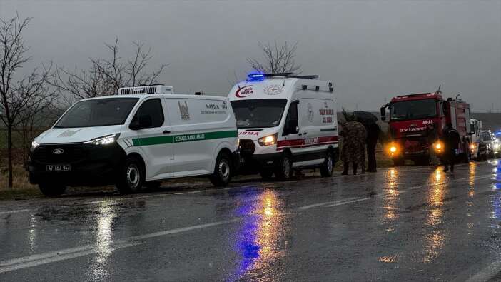 otomobil-ile-tir-carpisti-can-pazari-yasandi-2-olu-3u-agir-5-yarali-var