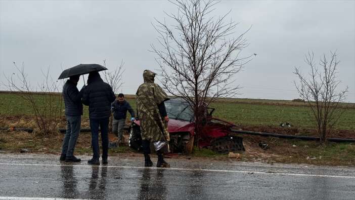 otomobil-ile-tir-carpisti-can-pazari-yasandi-2-olu-3u-agir-5-yarali-var