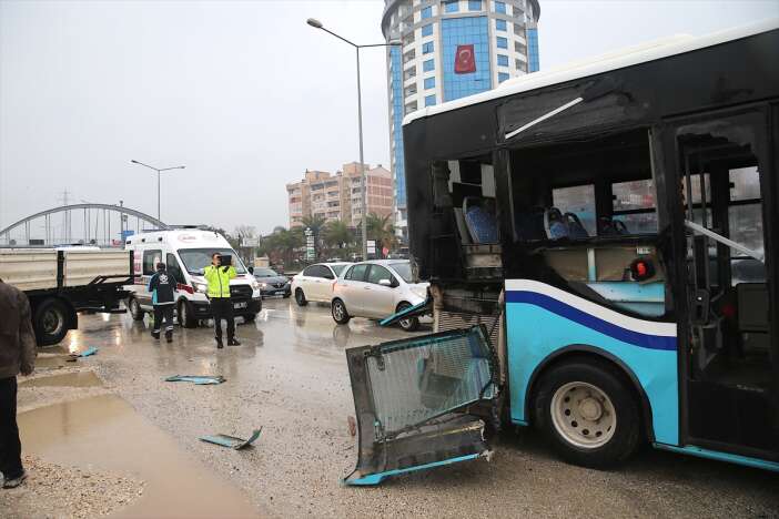 tir-otobuse-carpti-yaralilar-var