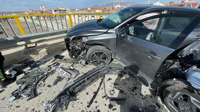 cocugunu-otogara-yetistirmek-isterken-kaza-yapti-6-kisi-hastaneye-kaldirildi