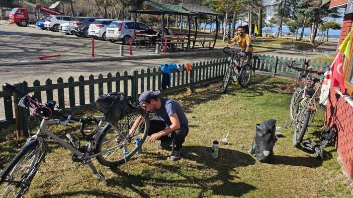 fransadan-dunya-turuna-cikan-bisikletciler-konyada-mola-verdi