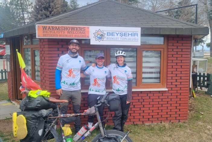 fransadan-dunya-turuna-cikan-bisikletciler-konyada-mola-verdi