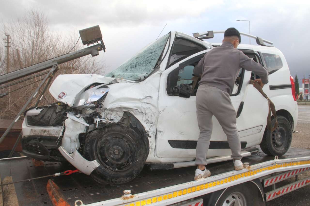 konyada-korkutan-kazalar-7-kisi-yaralandi