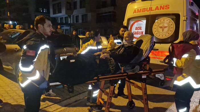 annesine-sinirlenip-daireyi-atese-verdi-10-kisi-hastanelik-oldu