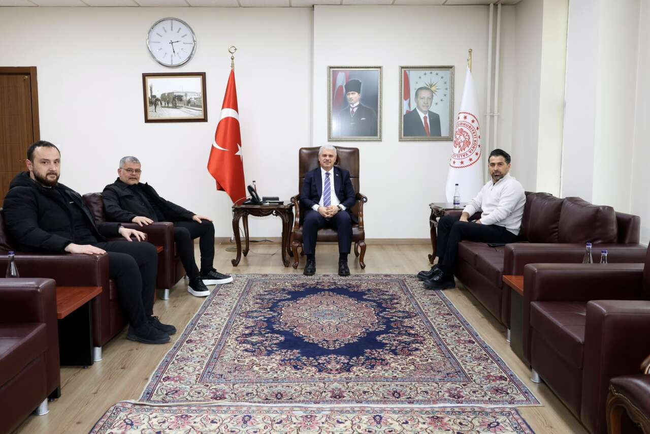 ilhan-palut-ve-konyasporlu-yoneticilerden-vali-ibrahim-akina-ziyaret