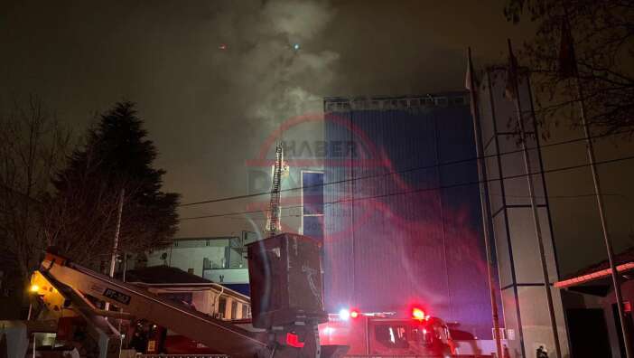 konyada-un-fabrikasinda-yangin-panigi