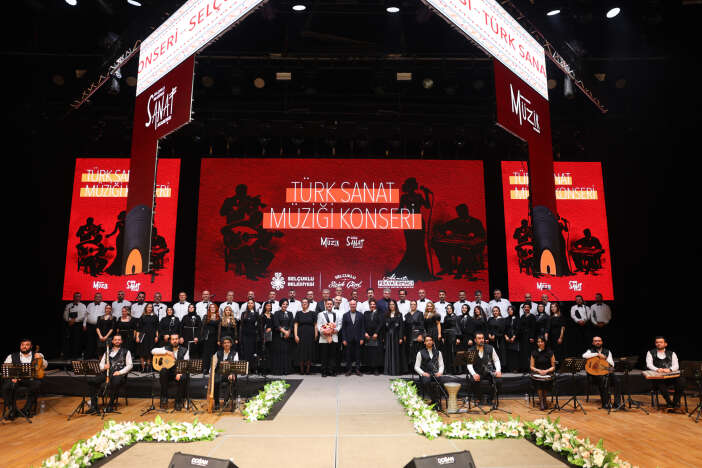 turk-sanat-muzigi-asigi-konyalilar-selcuklu-kongre-merkezine-akin-etti
