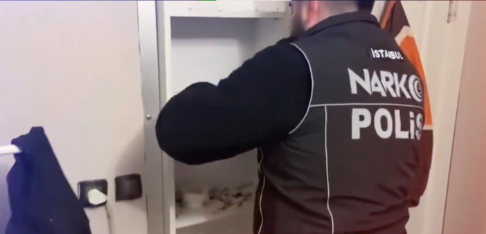 konya-dahil-14-ilde-zehir-tacirlerine-operasyon-305-supheli-yakalandi