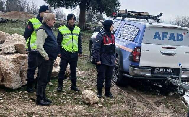 konya-ve-antalya-arasindaki-unlu-ova-sular-altinda-cobanlar-mahsur-kaldi