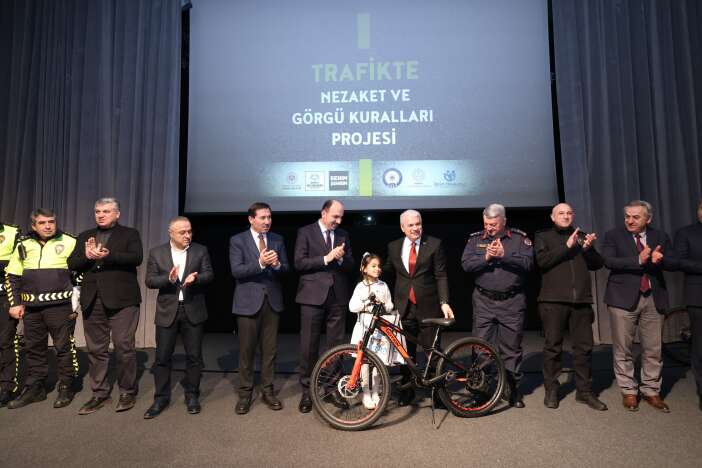 konyali-cocuklar-nezaket-icin-yaristi