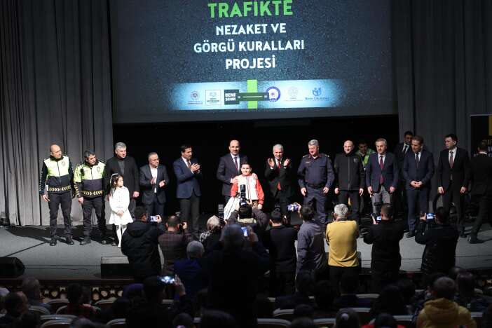 konyali-cocuklar-nezaket-icin-yaristi