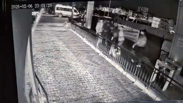 polis-memuru-ve-esi-sokak-ortasinda-darbedildi