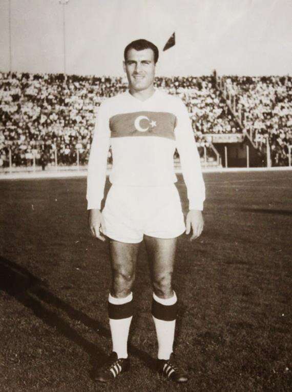 turk-milli-takimi-ve-galatasarayin-eski-futbolcusu-hayatini-kaybetti