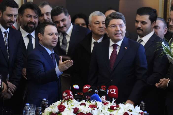 adalet-bakanliginda-devir-teslim-yilmaz-tunc-gorevi-akin-gurleke-devretti