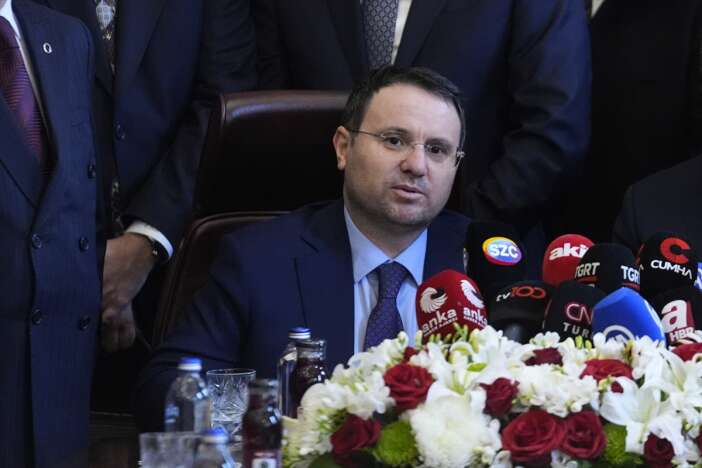 adalet-bakanliginda-devir-teslim-yilmaz-tunc-gorevi-akin-gurleke-devretti