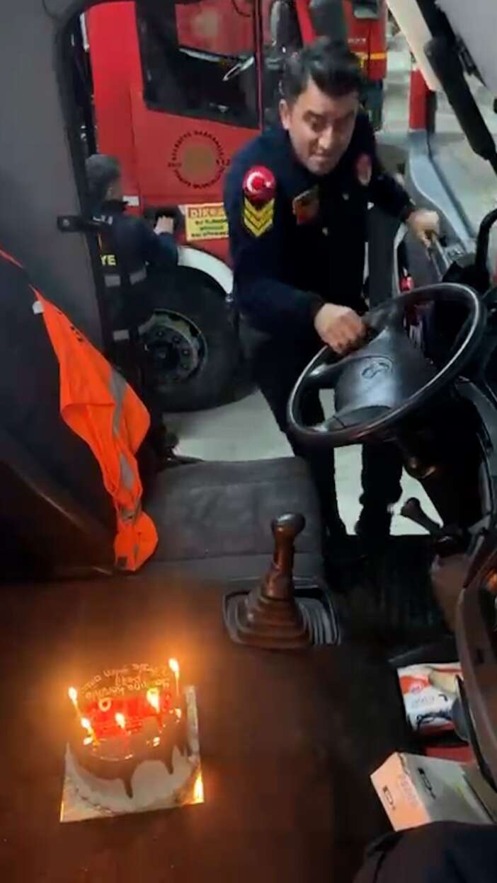 kendi-evi-anons-edilen-itfaiye-eri-karsilastigi-manzara-karsisinda-sok-gecirdi