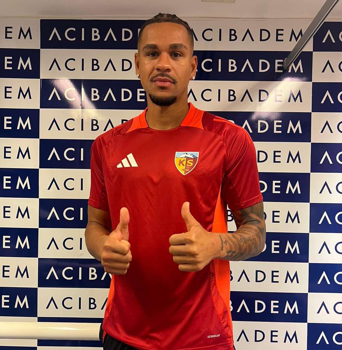 super-lig-ekibi-takimin-en-golcusunu-kadro-disi-birakti