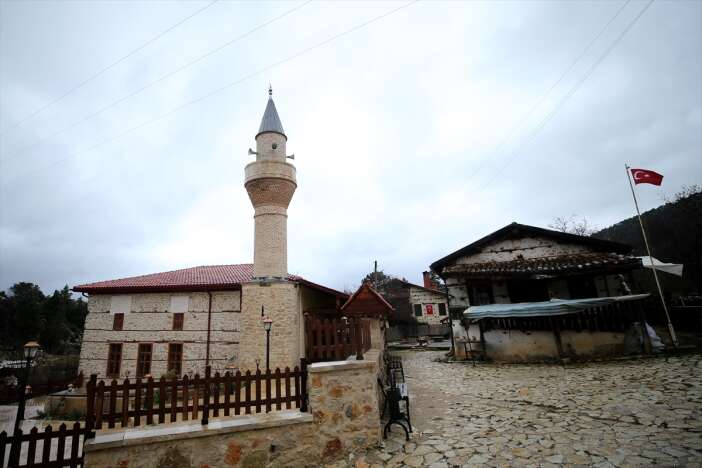 antalya-akseki-sarihacilar-mahallesi-dugmeli-evler